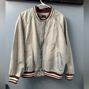 Wild Fable Denim Bomber Varsity Jacket Large Light Wash burgundy stripe sleeve